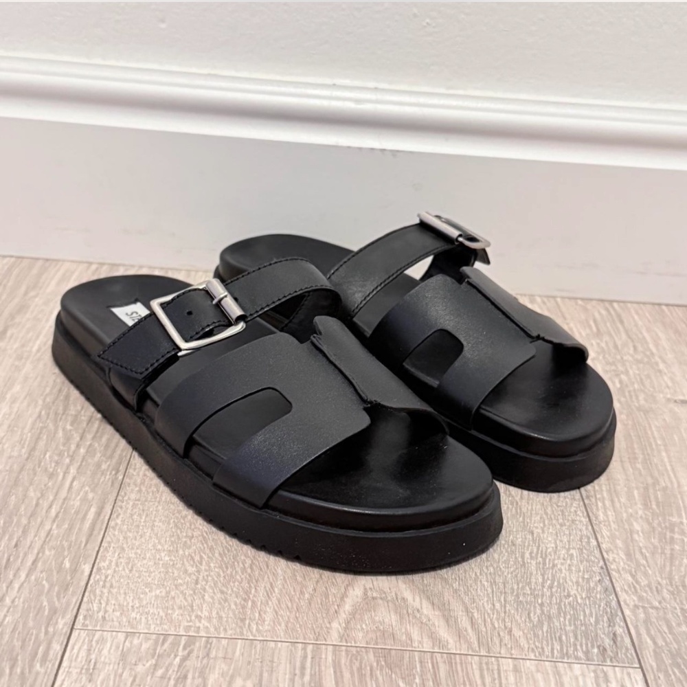 (SOLD ON DEPOP) Black Leather Steve Madden Sandals